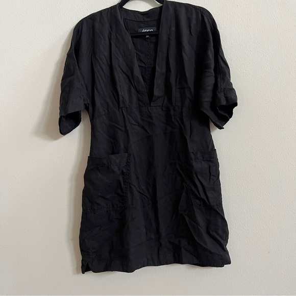 Etica Dresses & Skirts - Ética Luz V neck linen mini dress